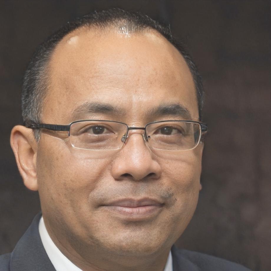 Retrato profesional de Mauricio Santander, especialista en análisis macroeconómico